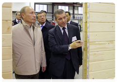 Prime Minister Vladimir Putin visiting the Syktyvkar industrial complex which specializes in woodworking and the construction of wooden buildings|28 september, 2010|19:36