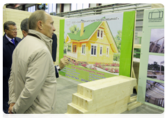 Prime Minister Vladimir Putin visiting the Syktyvkar industrial complex which specializes in woodworking and the construction of wooden buildings|28 september, 2010|19:36