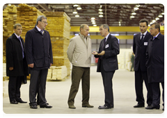 Prime Minister Vladimir Putin visiting the Syktyvkar industrial complex which specializes in woodworking and the construction of wooden buildings|28 september, 2010|19:36