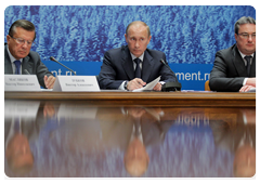 Prime Minister Vladimir Putin, First Deputy Prime Minister Viktor Zubkov and Head of the Republic of Komi Vyacheslav Gaizer at a meeting on timber industry investment projects|28 september, 2010|20:25