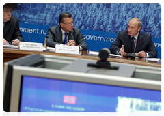 Prime Minister Vladimir Putin, First Deputy Prime Minister Viktor Zubkov and  Head of the Federal Agency for Forestry Viktor Maslyakov at a meeting on timber industry investment projects|28 september, 2010|20:25