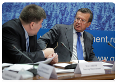 Viktor Maslyakov, Head of the Federal Agency for Forestry, and First Deputy Prime Minister Viktor Zubkov at a meeting on timber industry investment projects|28 september, 2010|20:25