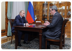 Prime Minister Vladimir Putin at a working meeting with the head of the Komi Republic, Vyacheslav Gaizer|28 september, 2010|22:07