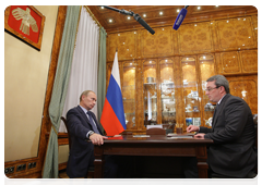 Prime Minister Vladimir Putin at a working meeting with the head of the Komi Republic, Vyacheslav Gaizer|28 september, 2010|22:09