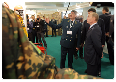 Prime Minister Vladimir Putin at Lesdrevmash-2010 international exhibition|29 september, 2010|15:27