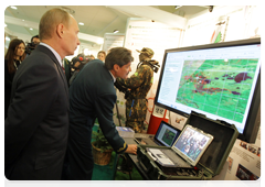 Prime Minister Vladimir Putin at Lesdrevmash-2010 international exhibition|29 september, 2010|15:27