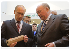 Prime Minister Vladimir Putin at Lesdrevmash-2010 international exhibition|29 september, 2010|15:27