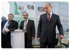 Prime Minister Vladimir Putin at Lesdrevmash-2010 international exhibition|29 september, 2010|15:27