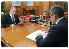 Prime Minister Vladimir Putin at a meeting with Ministry of Civil Defence, Emergencies and Disaster Relief Sergei Shoigu|3 september, 2010|10:04