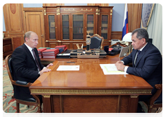 Prime Minister Vladimir Putin at a meeting with Ministry of Civil Defence, Emergencies and Disaster Relief Sergei Shoigu|3 september, 2010|10:04