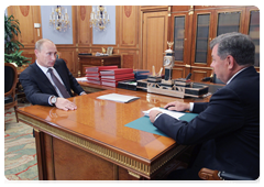 Prime Minister Vladimir Putin meeting with Kaluga Region Governor Anatoly Artamonov|3 september, 2010|12:21