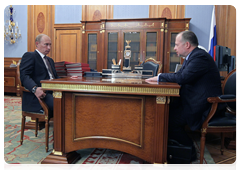 Prime Minister Vladimir Putin meeting with Chairman of the Board of Novolipetsk Steel (NLMK) Vladimir Lisin|3 september, 2010|12:29