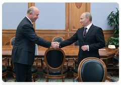 Prime Minister Vladimir Putin at a working meeting with Nikolai Merkushkin, governor of the Republic of Mordovia|4 september, 2010|12:30