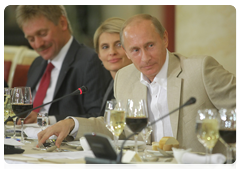 Prime Minister Vladimir Putin with participants of the 7th meeting of the Valdai International Discussion Club in Sochi|6 september, 2010|22:05