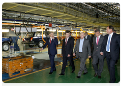 Prime Minister Vladimir Putin at the IzhAvto car plant|7 september, 2010|19:47