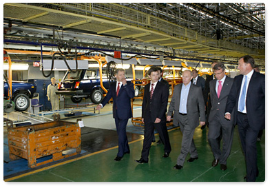 Prime Minister Vladimir Putin visits the IzhAvto car plant to examine the situation and work out solutions to quickly resume full-scale car production