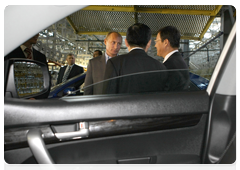 Prime Minister Vladimir Putin meeting with Hyundai representatives at IzhAvto plant|7 september, 2010|19:47