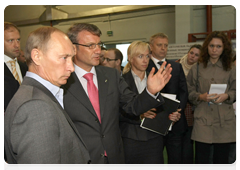 Prime Minister Vladimir Putin at the IzhAvto car plant|7 september, 2010|19:47