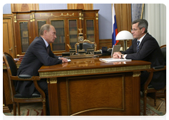 Prime Minister Vladimir Putin during a working meeting with Astrakhan Region Governor Alexander Zhilkin|8 september, 2010|17:52