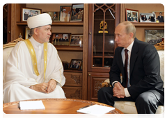 Prime Minister Vladimir Putin meeting with Chairman of the Russian Council of Muftis Sheikh Ravil Gainutdin at his official residence in the Moscow Cathedral Mosque|9 september, 2010|15:29