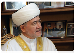 Chairman of the Russian Council of Muftis Sheikh Ravil Gainutdin meeting with Prime Minister Vladimir Putin|9 september, 2010|15:29
