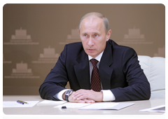 Prime Minister Vladimir Putin holding a video conference on combating wildfires in the Altai Territory and providing relief to the population|9 september, 2010|17:32