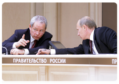 Prime Minister Vladimir Putin and Minister of Regional Development Viktor Basargin at the video conference on combating wildfires in the Altai Territory and providing relief to the population|9 september, 2010|17:32