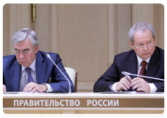 Minister of Regional Development Viktor Basargin and Deputy Minister of Health and Social Development Vladimir Belov at the video conference on combating wildfires in the Altai Territory and providing relief to the population|9 september, 2010|17:32