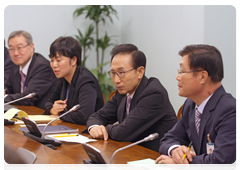 Prime Minister Vladimir Putin  meeting with South Korean President Lee Myung-bak|9 september, 2010|18:35