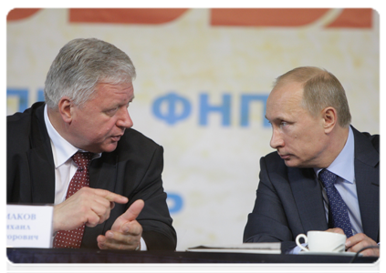 Prime Minister Vladimir Putin and Chairman of the Federation of Independent Trade Unions of Russia Mikhail Shmakov at the 7th Congress of the Federation of Independent Trade Unions of Russia|12 january, 2011|19:18