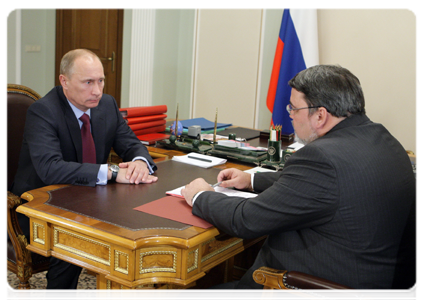 Prime Minister Vladimir Putin at a meeting with head of the Federal Antimonopoly Service Igor Artemyev|13 january, 2011|10:08