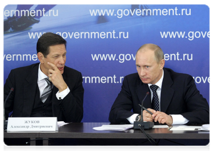 Prime Minister Vladimir Putin and Deputy Prime Minister Alexander Zhukov at a meeting on Russia’s sport and fitness strategy through 2020 in Novogorsk, outside Moscow|17 january, 2011|21:04