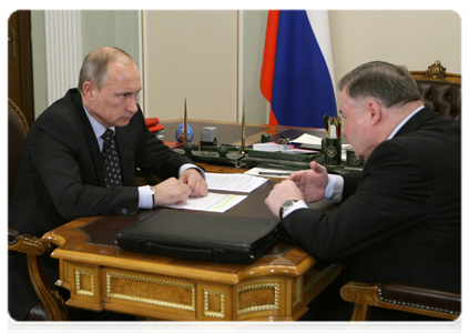 Prime Minister Vladimir Putin meeting with Orel Region Governor Alexander Kozlov|19 january, 2011|18:58