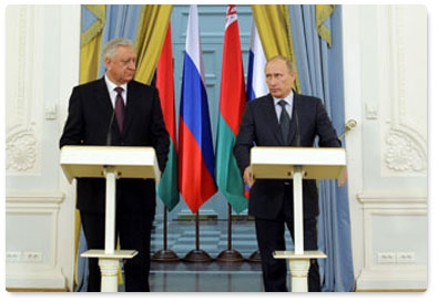 Prime Minister Vladimir Putin and Belarusian Prime Minister Mikhail Myasnikovich hold joint news conference following talks
