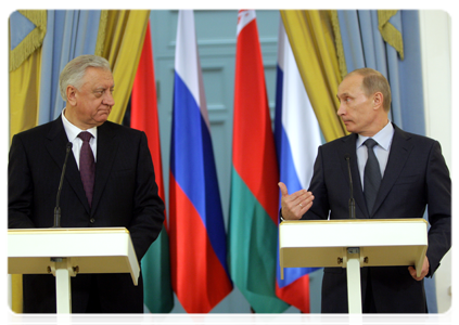 Prime Minister Vladimir Putin and Belarusian Prime Minister Mikhail Myasnikovich holding a joint news conference following talks|20 january, 2011|18:06