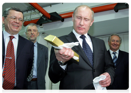 Prime Minister Vladimir Putin at the central depository of Russia’s Central Bank, which holds two-thirds of the country’s gold and foreign exchange reserves|24 january, 2011|17:31