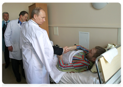 Prime Minister Vladimir Putin visiting Domodedovo terrorist attack victims at the Vishnevsky Surgery Institute|25 january, 2011|15:37