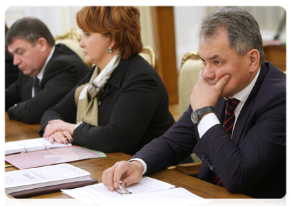 Minister of Civil Defence, Emergencies and Disaster Relief Sergei Shoigu, Agriculture Minister Yelena Skrynnik and Minister of Defence Anatoly Serdyukov at a Government Presidium meeting|25 january, 2011|16:53