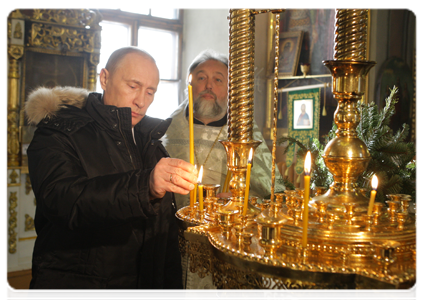 Prime Minister Vladimir Putin visits the Life-Giving Trinity Church on Moscow’s Vorobyovy Hills and attends a funeral service in memory of those killed by the suicide bombing at Domodedovo airport|26 january, 2011|15:19