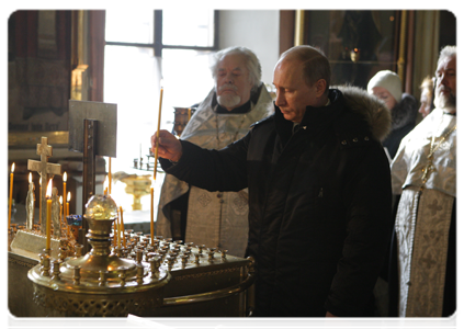 Prime Minister Vladimir Putin visits the Life-Giving Trinity Church on Moscow’s Vorobyovy Hills and attends a funeral service in memory of those killed by the suicide bombing at Domodedovo airport|26 january, 2011|15:19