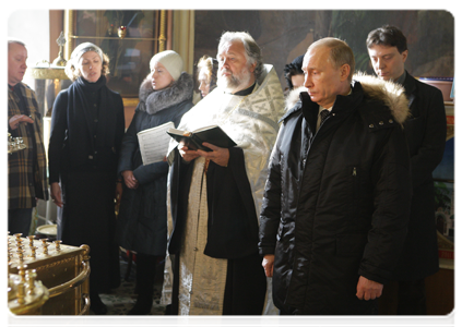 Prime Minister Vladimir Putin visits the Life-Giving Trinity Church on Moscow’s Vorobyovy Hills and attends a funeral service in memory of those killed by the suicide bombing at Domodedovo airport|26 january, 2011|15:19