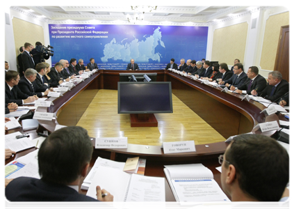 Prime Minister Vladimir Putin holding presidium meeting of the Presidential Council on the Development of Local Self-Government  on measures to improve the quality of government and municipal public services|27 january, 2011|19:14