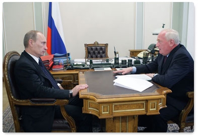 Prime Minister Vladimir Putin meets with Tomsk Region Governor Viktor Kress