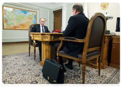 Prime Minister Vladimir Putin at a meeting with Audit Chamber Chairman Sergei Stepashin|31 january, 2011|13:30