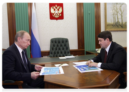 Prime Minister Vladimir Putin at a working meeting with Transport Minister Igor Levitin|4 january, 2011|16:29