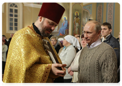 Prime Minister Vladimir Putin presenting an icon of the Mother of God by an unknown master|7 january, 2011|08:16