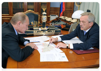 Prime Minister Vladimir Putin meets with Yevgeny Savchenko, Belgorod Region Governor|1 october, 2011|12:06