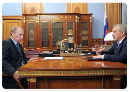 Prime Minister Vladimir Putin meets with Yevgeny Savchenko, Belgorod Region Governor|1 october, 2011|12:18