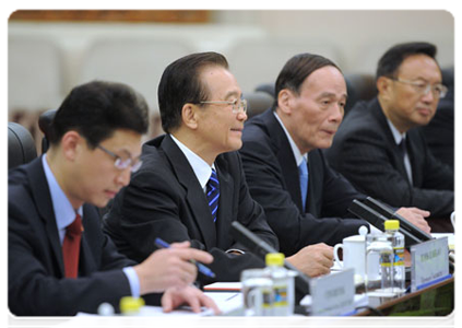 Chinese Premier Wen Jiabao at the limited attendance talks with Prime Minister Vladimir Putin|11 october, 2011|12:33