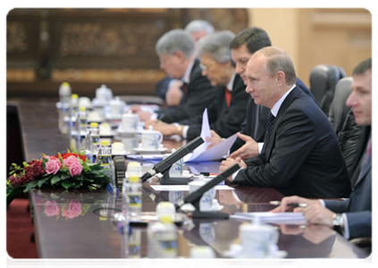 Prime Minister Vladimir Putin meets with President of the People’s Republic of China Hu Jintao|12 october, 2011|09:32